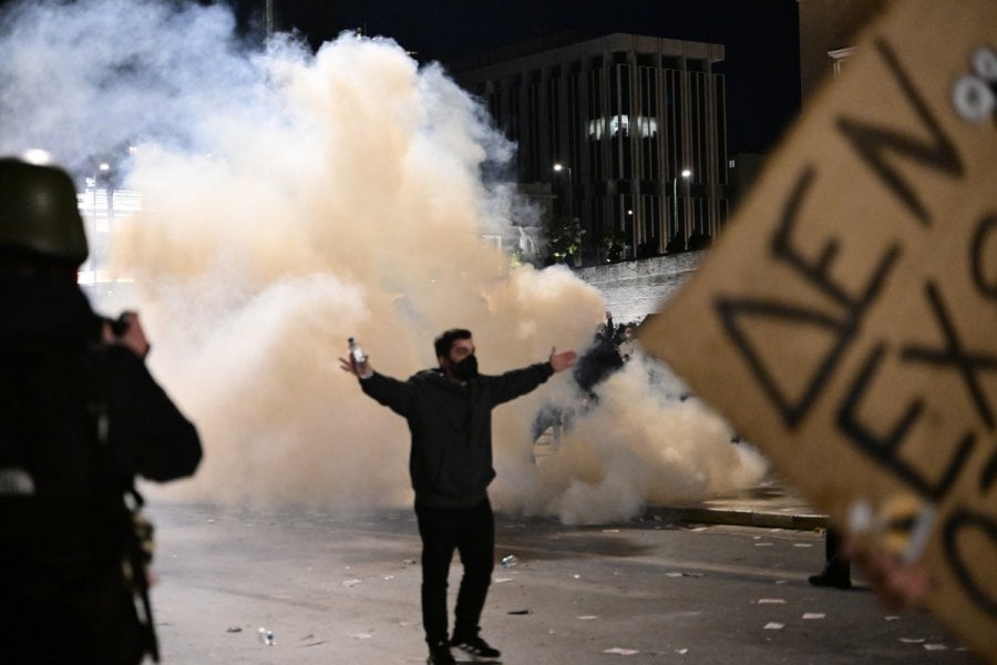 Tempi: Episodes in Constitution after the new huge gathering
