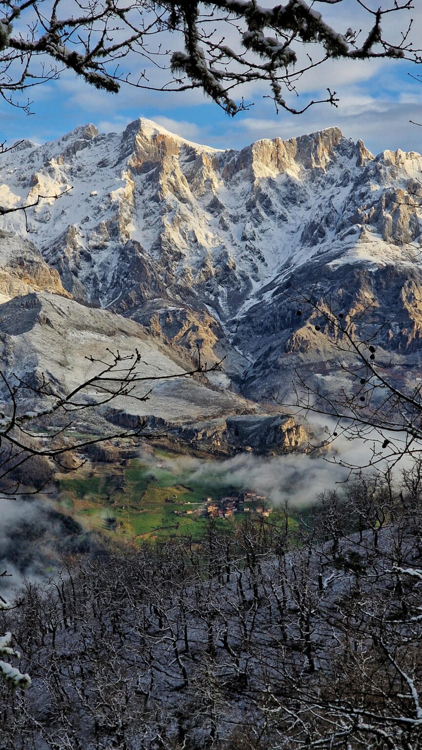 The people of Brez to the Prosuardo del Mazico Oriental de Picos de Europa.