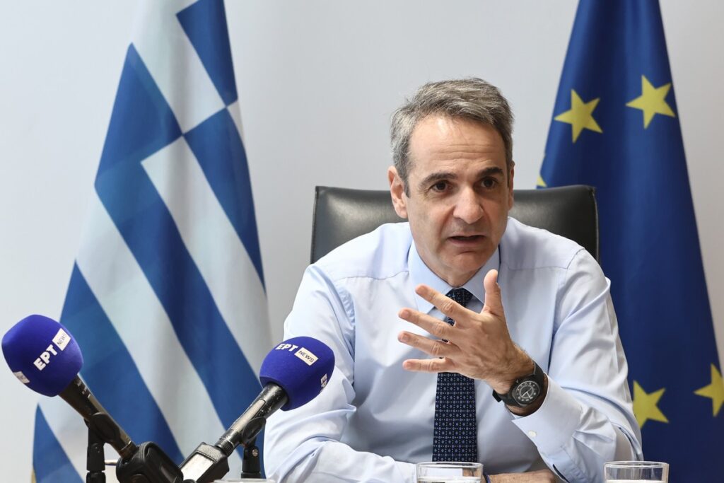 Mitsotakis Announces Minimum Wage Increase To €880 In Greece Mitsotakis Announces Minimum Wage Increase To €880 In Greece
