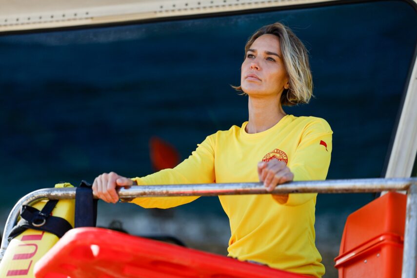 Arielle Kebbel as Em — 'Rescue: HI-Surf' Season 1 Episode 11 