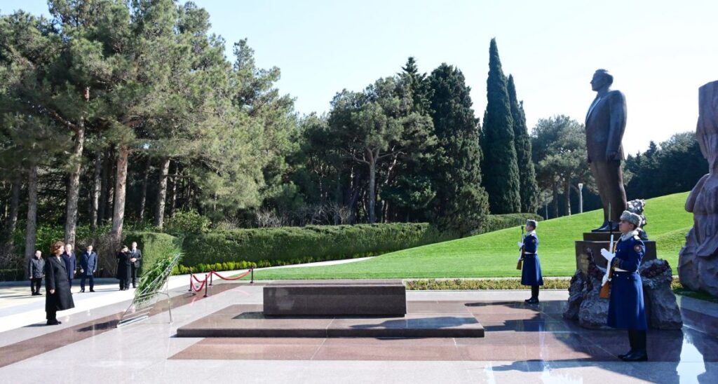 President of North Macedonia pays tribute to National Leader Heydar Aliyev [PHOTOS] - Gallery Image