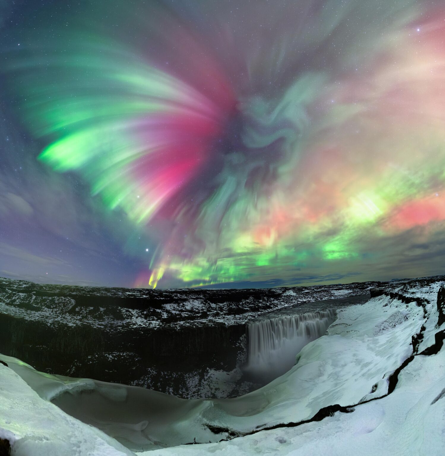 I captured an aurora in Iceland, what shape do you see?