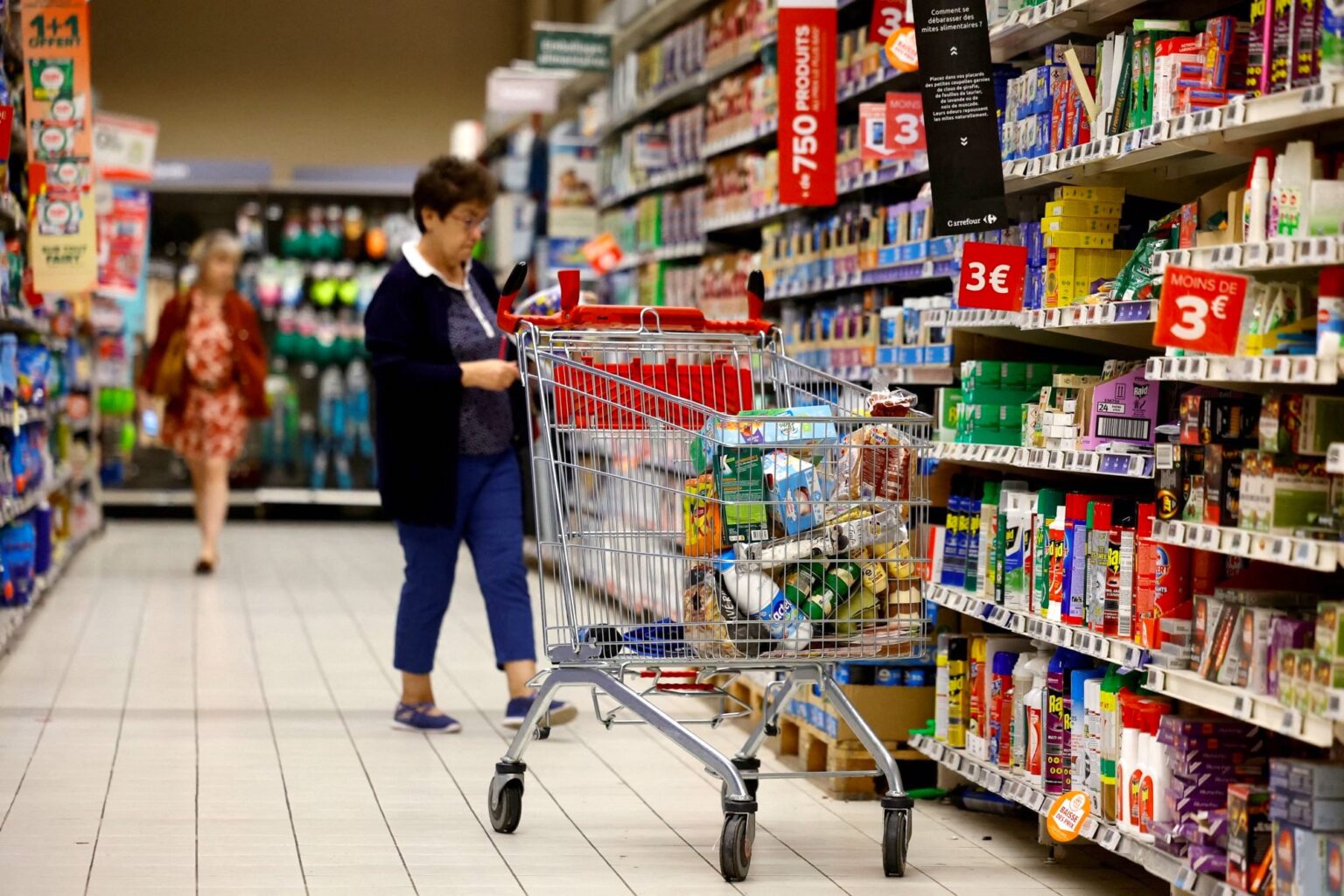 Greece Cracks Down on Deceptive Supermarket Promotions Supermarket Profits at €2.2 Billion as Greek Households Struggle with Inflation