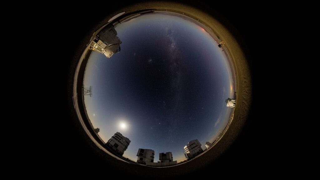 Wispy comet photobombs 'rare' planetary parade above Chile's Atacama Desert