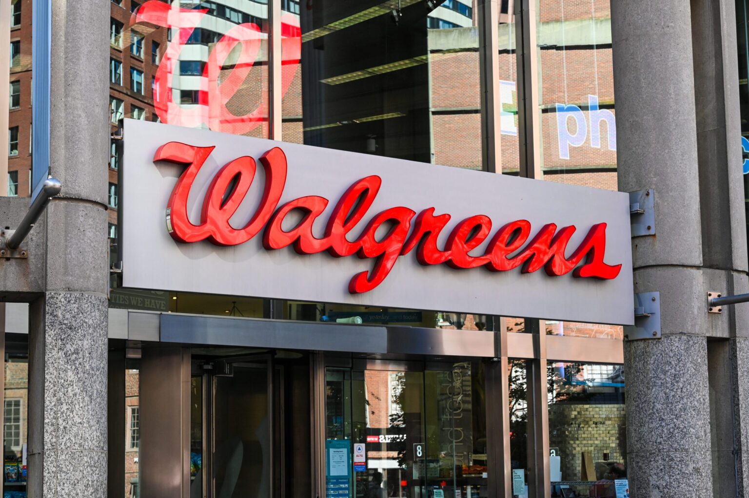 The top 3 online retailers in Health & Beauty