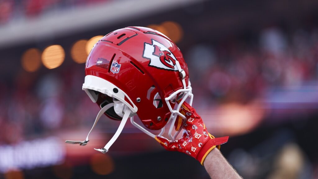 Chiefs sign TE Robert Tonyan, LB Cole Christiansen