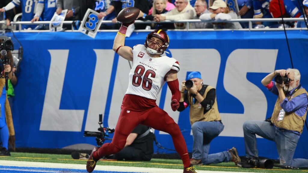 Zach Ertz stays with Commanders on a one-year deal