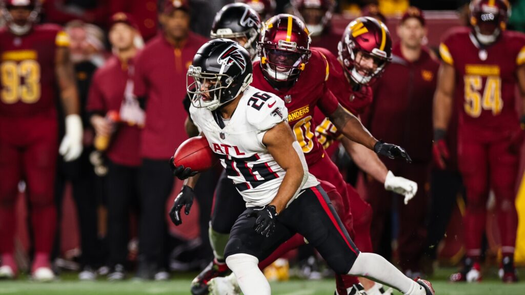 Eagles agree to terms with returner Avery Williams