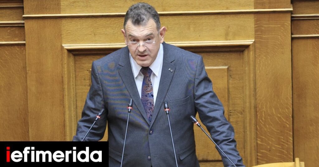 Niki MP invaded the Gallery and made them nails - spread showcases of exhibits that he considered blasphemous - iefimerida.gr