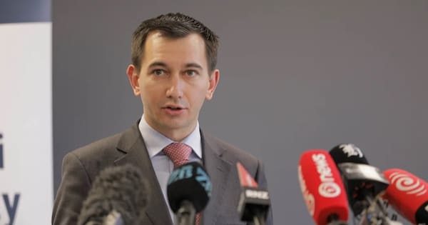 Minister 'disappointed' as senior doctors vote to strike for 24 hours