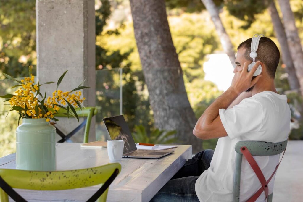 Remote Work in Greece: A Paradise for Multilingual Professionals Remote Work in Greece: A Paradise for Multilingual Professionals