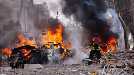 Deadly Russian missile strike hits Ukrainian city of Sumy – video report