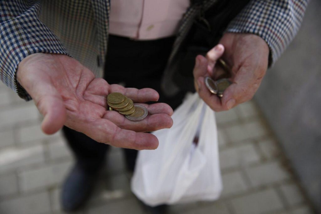 Eurostat Data Indicates Greeks on Brink of Poverty, 3rd Worst in EU