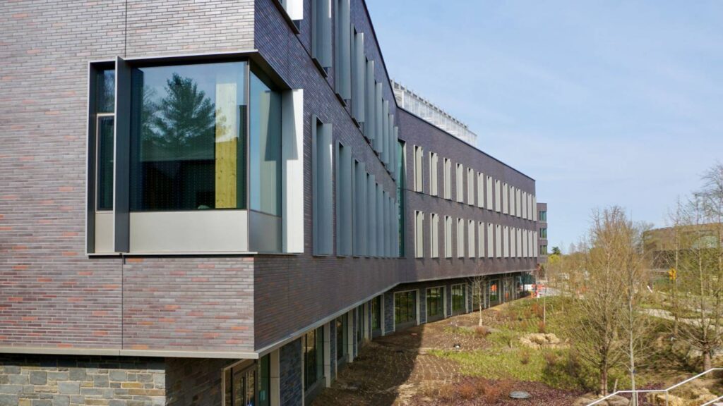 Major Venture Forward gift from Devon and Pete Briger ’86 names environmental studies building