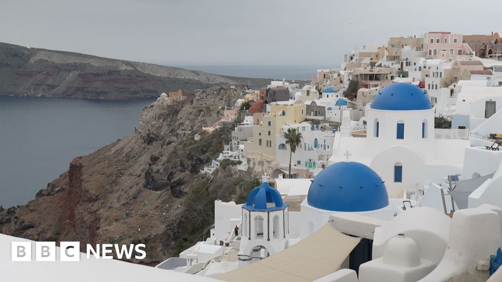 Santorini volcano probed for clues about next big explosion Santorini volcano probed for clues about next big explosion