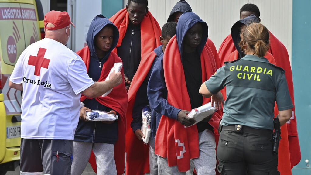 Spain adopts plan to relocate unaccompanied minors from Canaries
