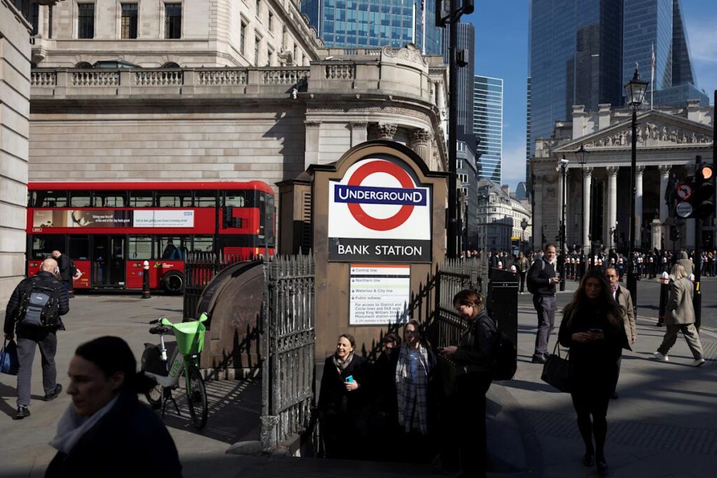 Stocks slump as BoE warns trade war will hit growth and UK confidence plunges to record low Stocks slump as BoE warns trade war will hit growth and UK confidence plunges to record low