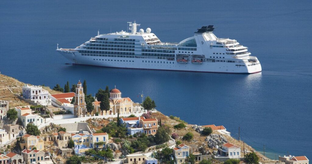 Greece seeks even more cruise tourists despite Mykonos and Santorini crackdown | World | News Greece seeks even more cruise tourists despite Mykonos and Santorini crackdown | World | News