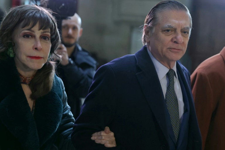 Paul Philip Al Romaniei, right, and his wife at a Paris court hearing in November 2023 (Thomas SAMSON)