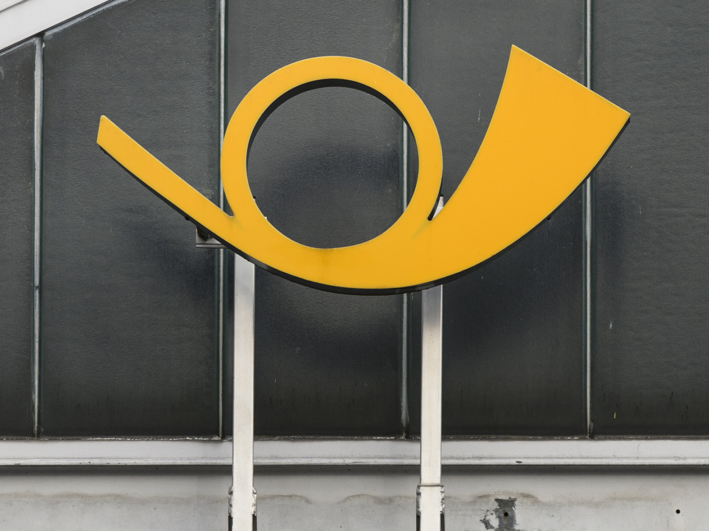 Fedpol continues proceedings into Postbus subsidy fraud