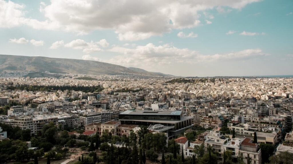 Rising Number of Turkish Nationals Buying Property in Greece to Secure Golden Visa, Data Show