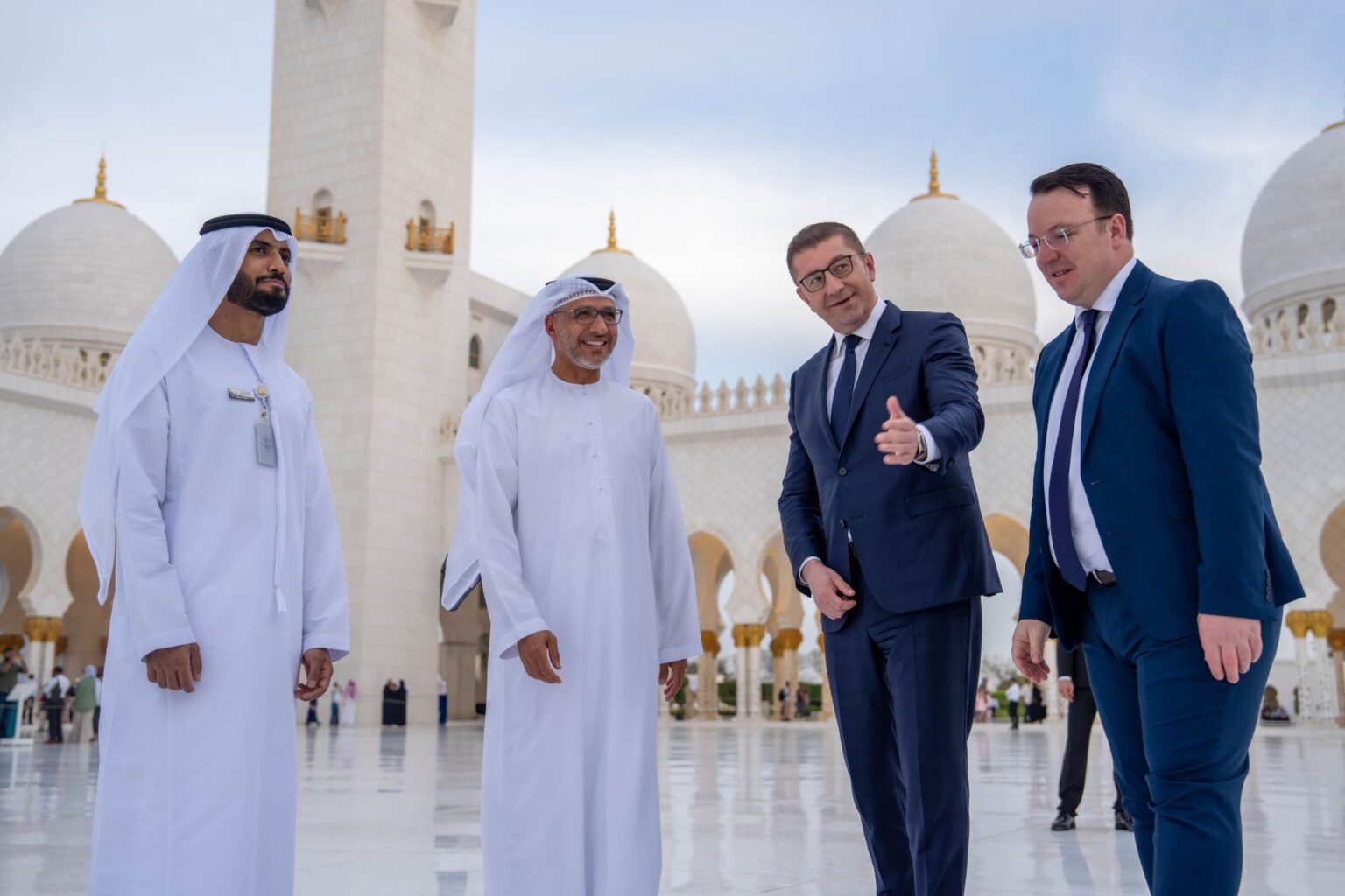 North Macedonia PM visits Sheikh Zayed Mosque