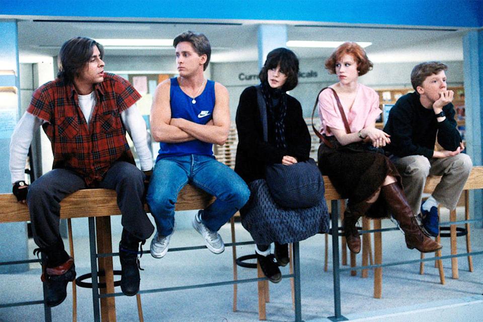 THE BREAKFAST CLUB 1985 Universal Pictures film with from left: Judd Nelson, Emilio Estevez, Ally Sheedy, Molly Ringwald, Anthony Hall (Pictorial Press Ltd / Alamy file)