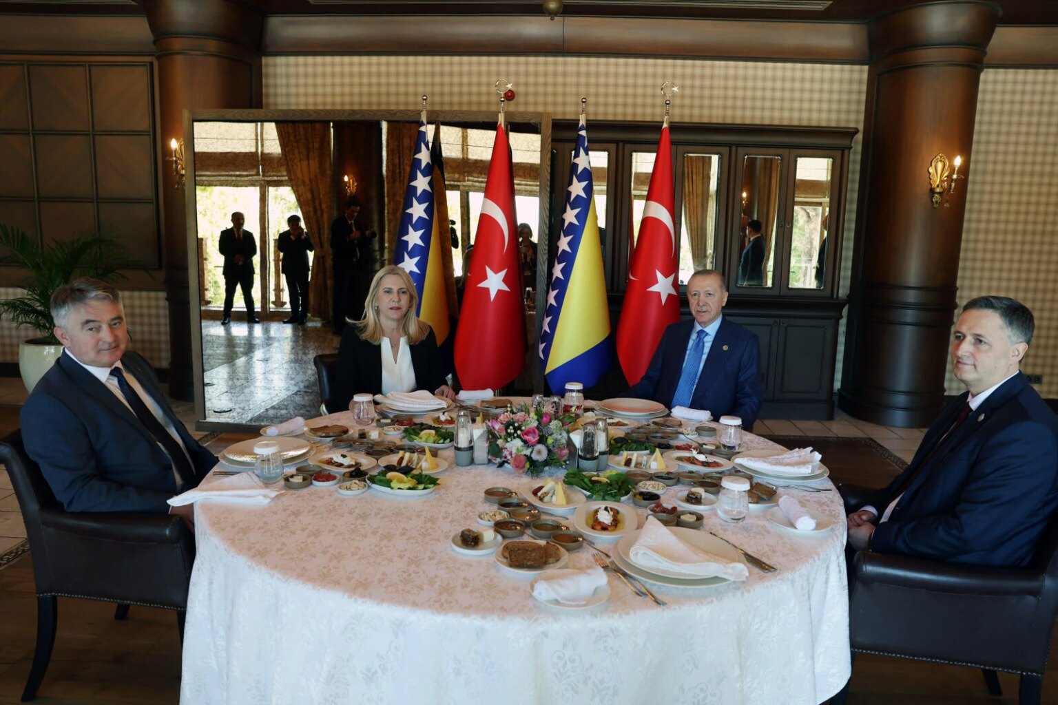 Türkiye vows to help Bosnia, Herzegovina overcome current crisis Türkiye vows to help Bosnia, Herzegovina overcome current crisis