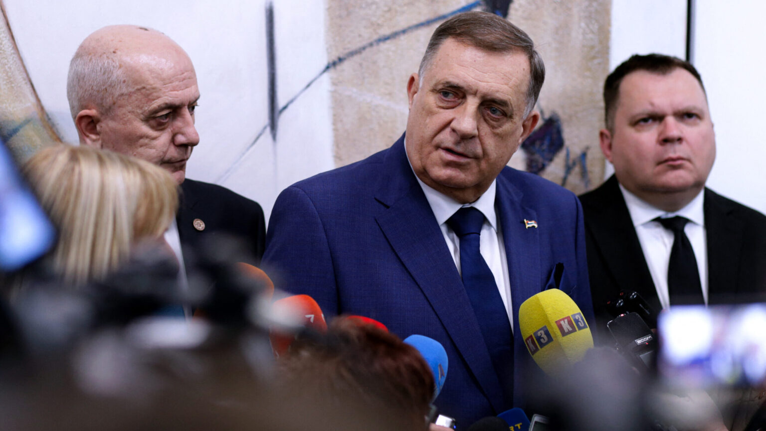 Bosnia Mulls New Charges after Failed Arrest Attempt of Milorad Dodik Bosnia Mulls New Charges after Failed Arrest Attempt of Milorad Dodik