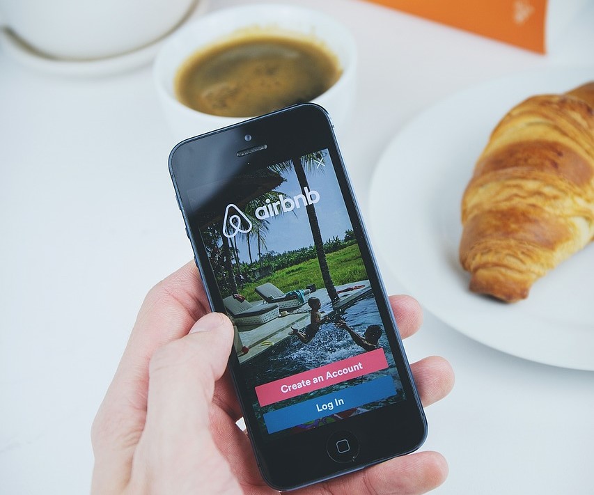 Airbnb: Greece’s Short-Term Rentals Dip in March Amid Easter Shift Easter Tourism Boom: Greece Sees 18.3% Surge in Hotel Bookings
