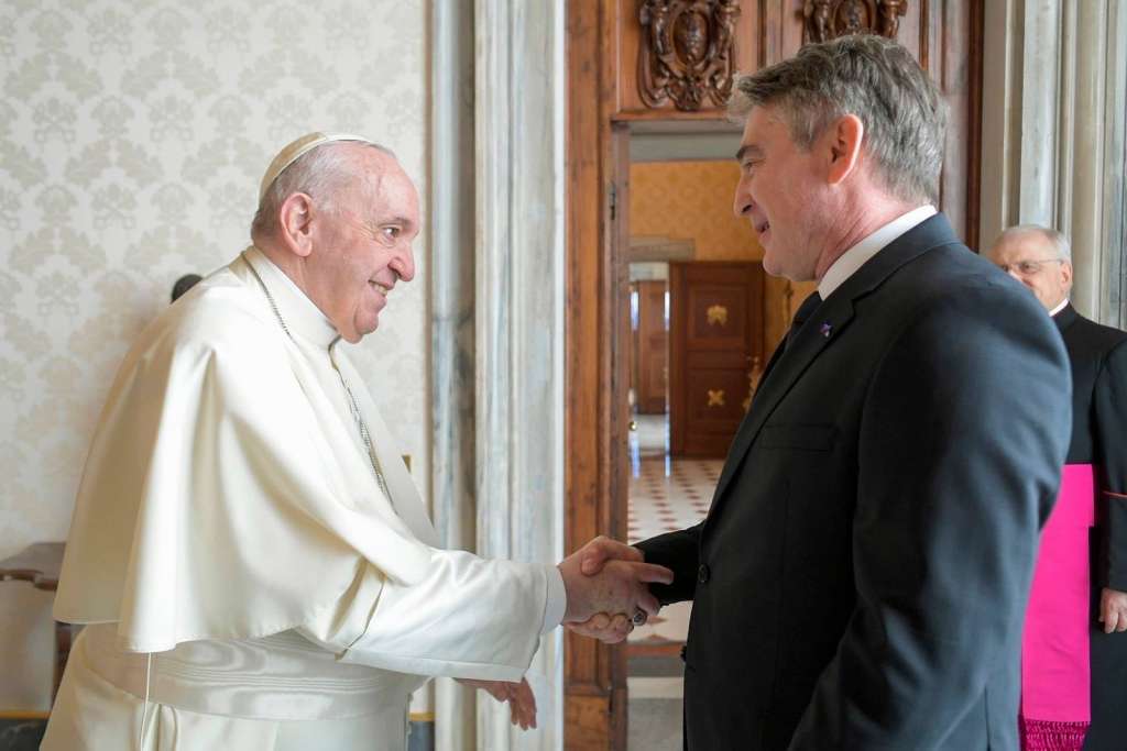 BiH Presidency Members Send Condolences Following the Death of Pope Francis