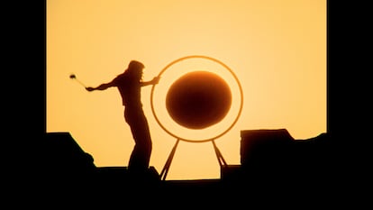 Roger Waters banging the gong during his performance of 'Saucerful of Secrets.'