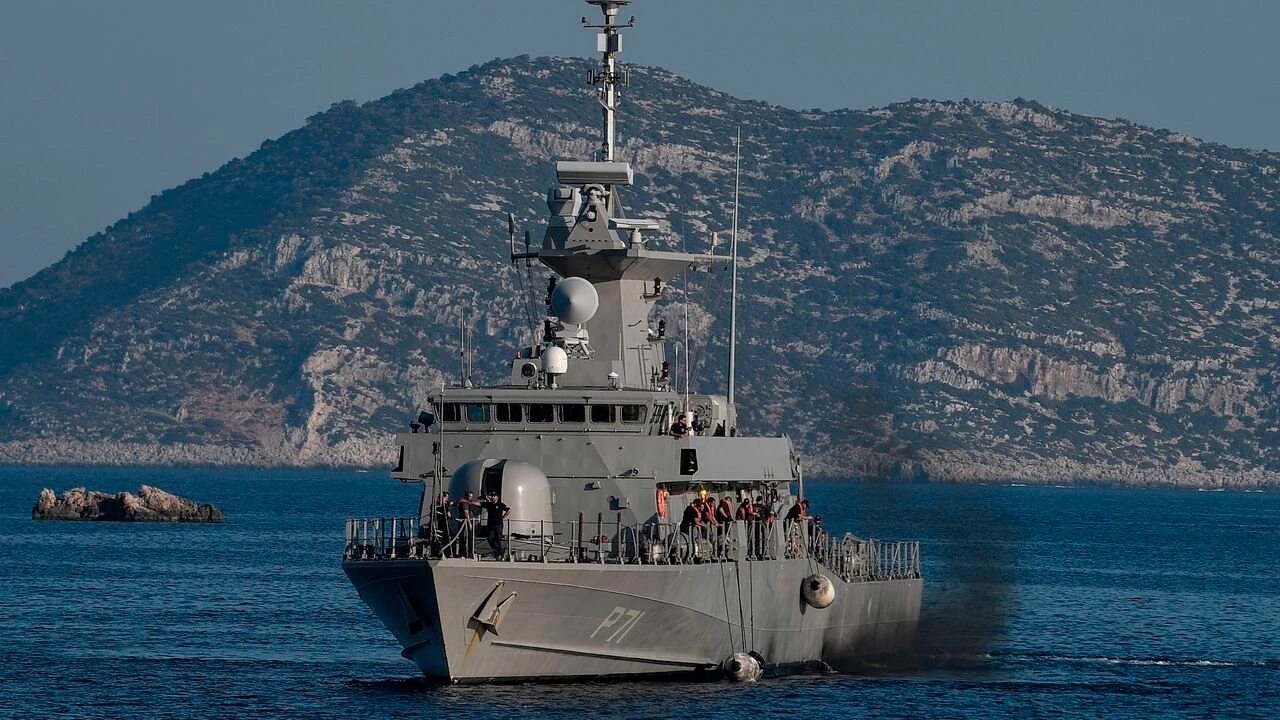 Frontex warns Greece over migrant pushbacks, considers urging EU disciplinary action