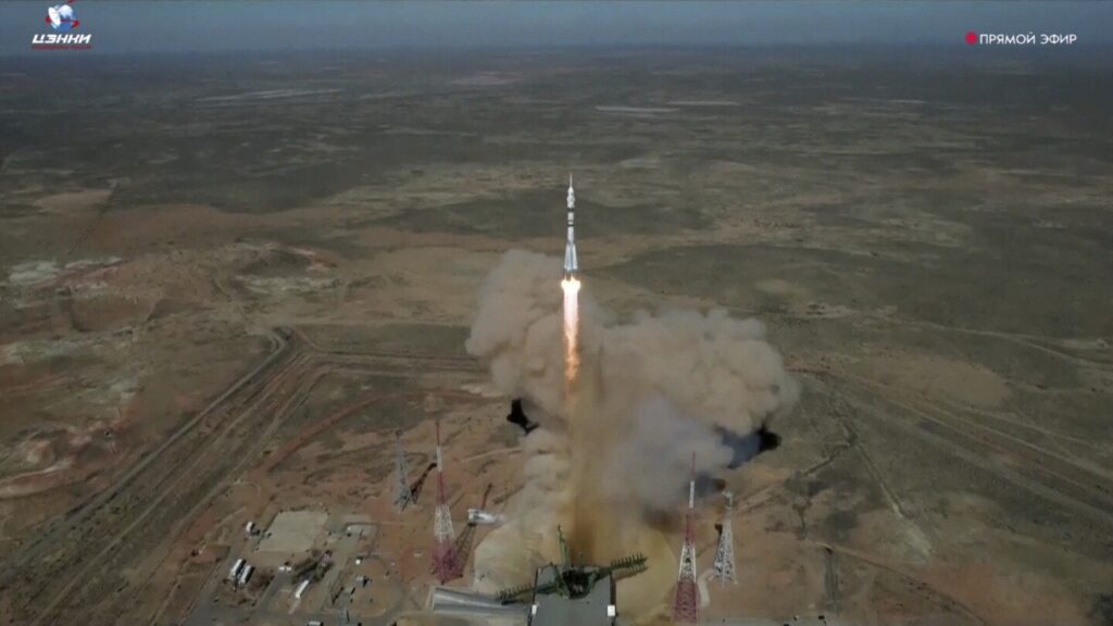 A US-Russian crew of 3 arrives at the International Space Station