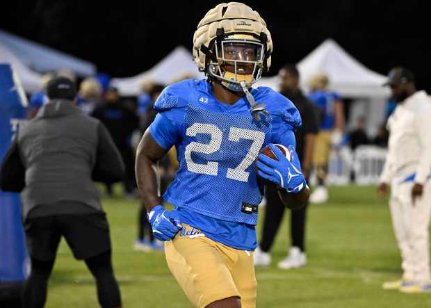 Running back Isaiah Carlson #27 of the UCLA Bruins during...