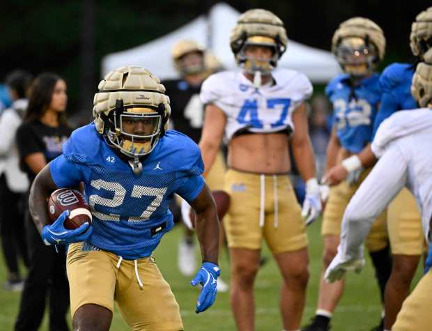 Running back Isaiah Carlson #27 of the UCLA Bruins during...