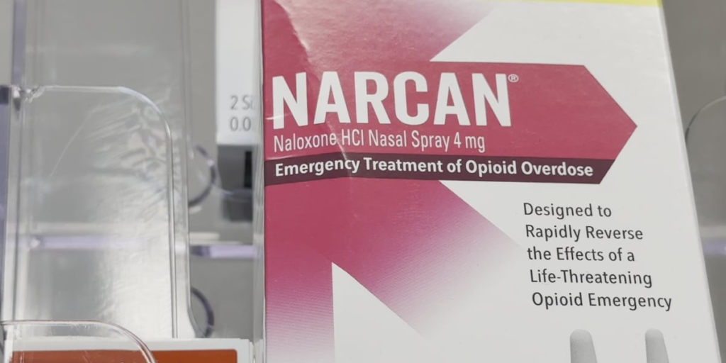 Manitowoc’s first Narcan vending machine installed outside health education center Manitowoc’s first Narcan vending machine installed outside health education center