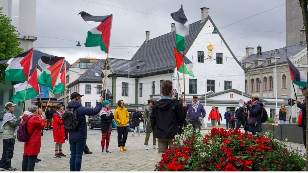 Norway Establishes Diplomatic Relations With State of Palestine – GV Wire Norway officially established diplomatic relations with the State of Palestine on Thursday, April 24, 2025, strengthening its support for Palestinian independence amid Israel’s ongoing war in Gaza. (Shutterstock)