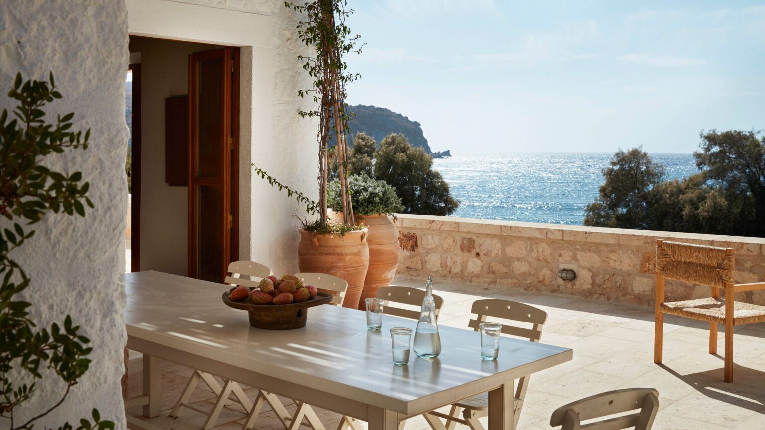 Tour a Sleek and Minimalist Island Home in Greece Tour a Sleek and Minimalist Island Home in Greece