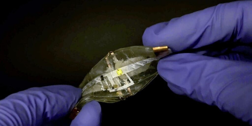 This Battery Heals Itself After Being Cut in Half