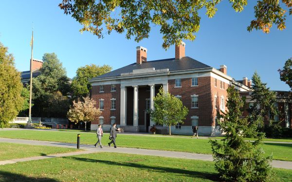Simon Business School announces graduate certificate programs in Health Care Management 