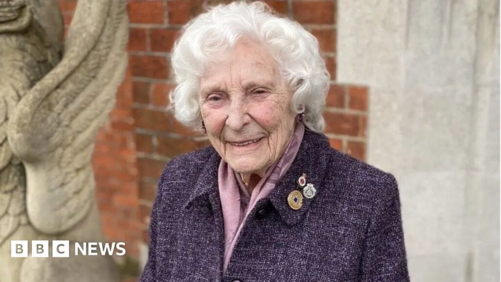 Bletchley Park code breaker Betty Webb dies aged 101 - BBC News
