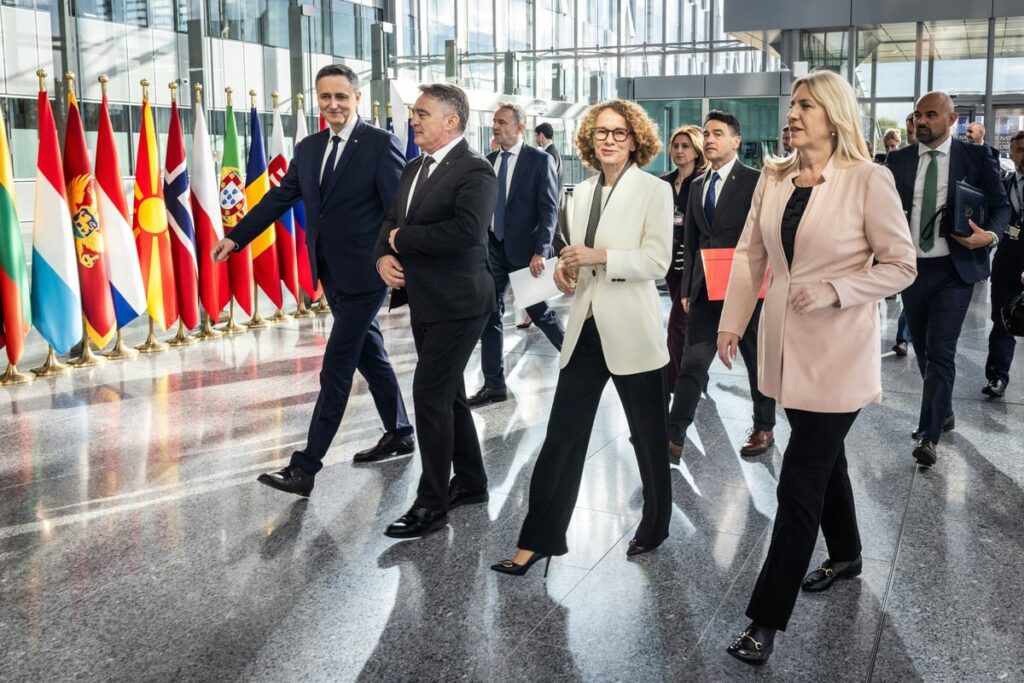 Nato red carpet for Bosnia genocide-denier, despite US ban