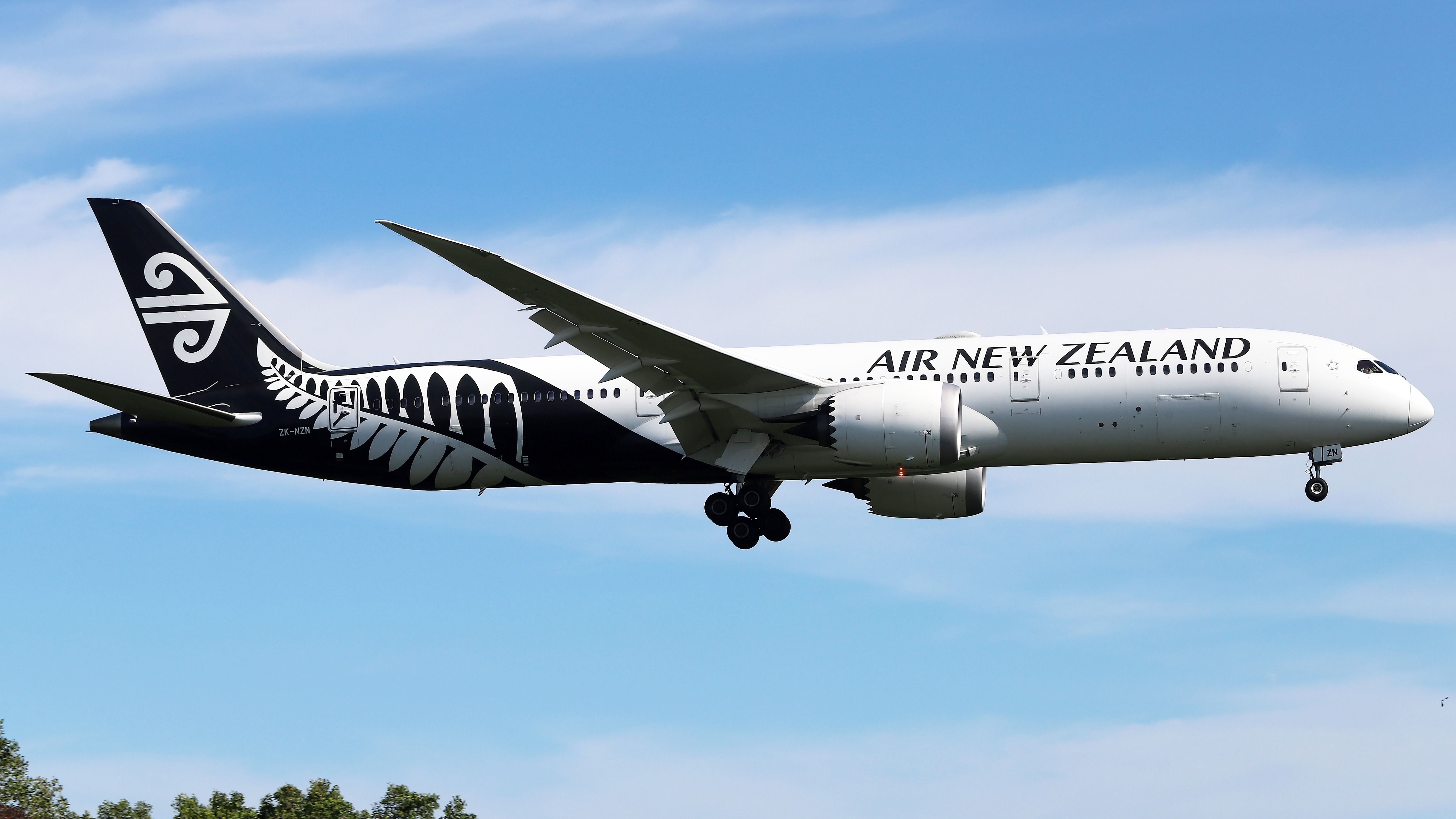 Air New Zealand Boeing 787-9 landing in Bali shutterstock_2451735043