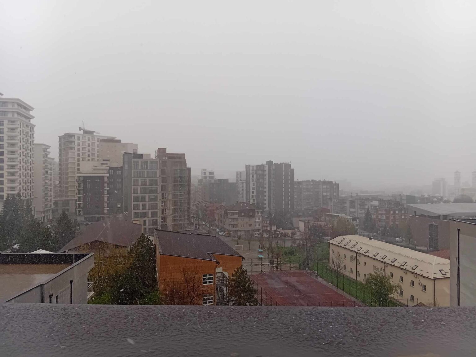 snow in Pristina, April 6, 2025