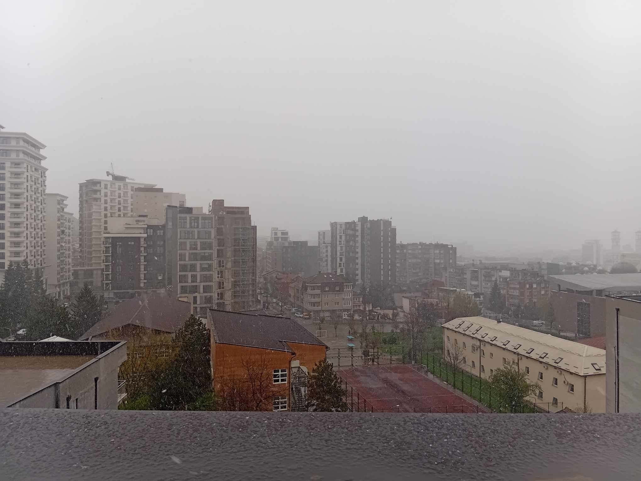 snow in Pristina, April 6, 2025