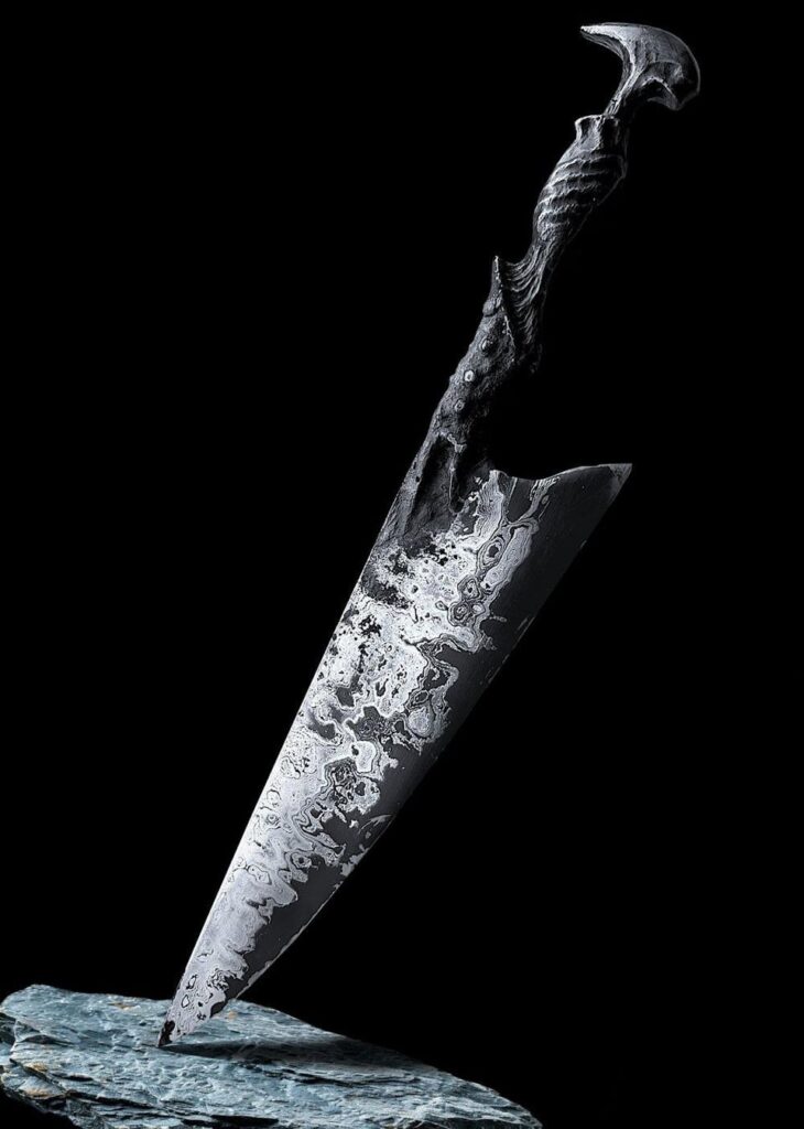 “Exogeinos”, a blade I forged with a fragment from a meteorite into 3000+ layers of Damascus steel, from the legendary St. Aubin octahedrite meteorite discovered in 1968