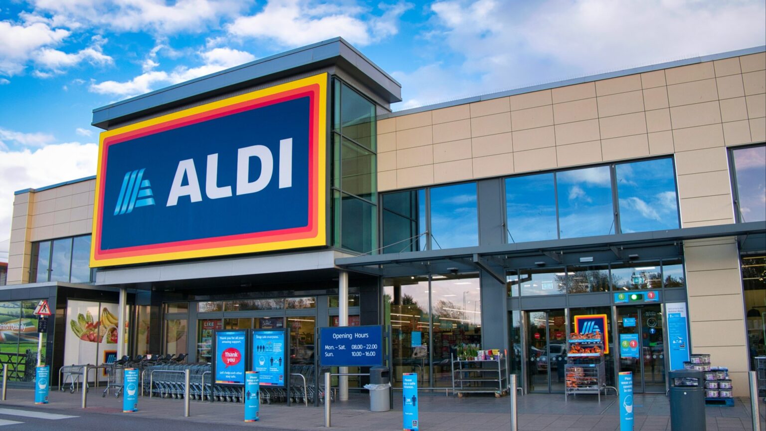 Aldi Ireland fans rushing to buy new outdoor solar light that will brighten your back garden Aldi Ireland fans rushing to buy new outdoor solar light that will brighten your back garden