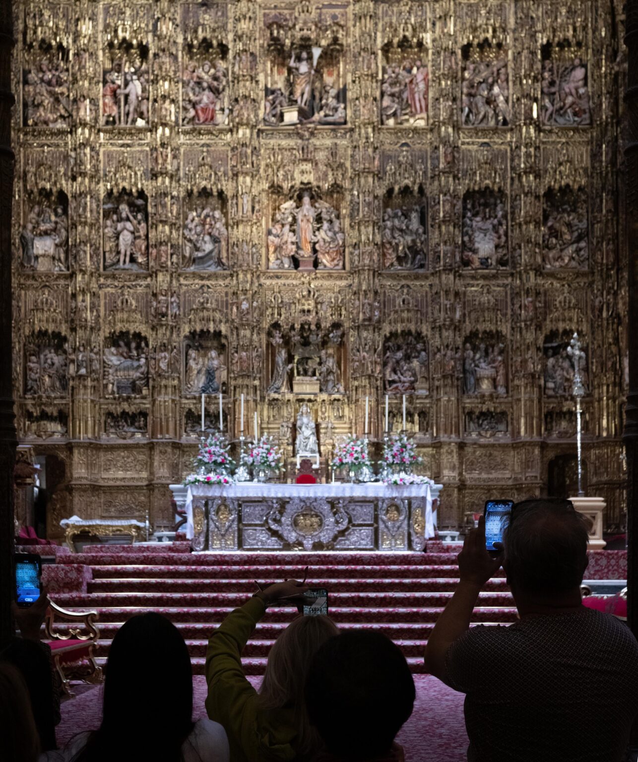 Mobile Photographers, Sevilla. (Nikon Z9, Nikkor Z 28mm 2.8)