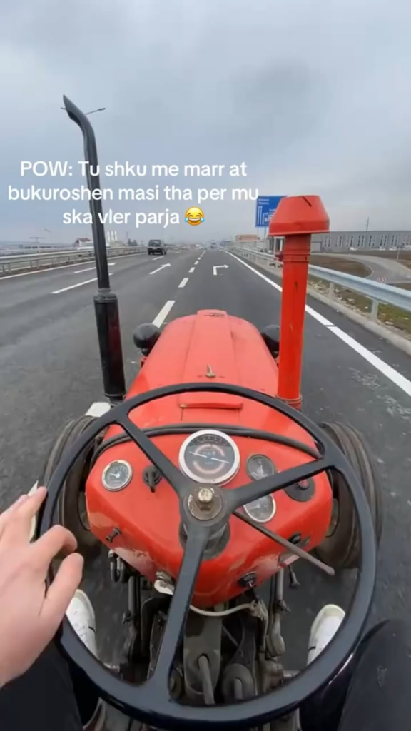 Autoban me traktor